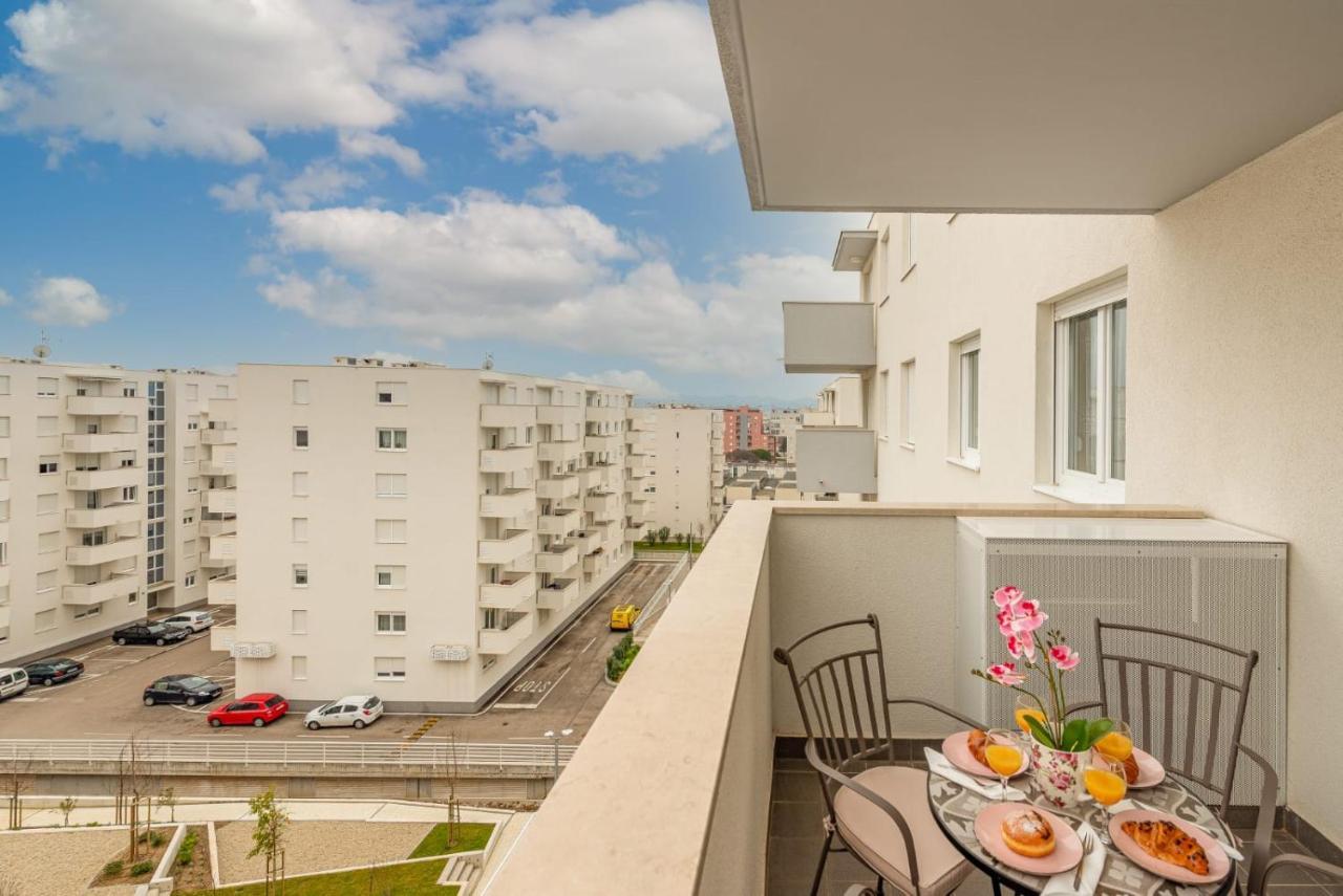 Designer With Garage And Balcony -