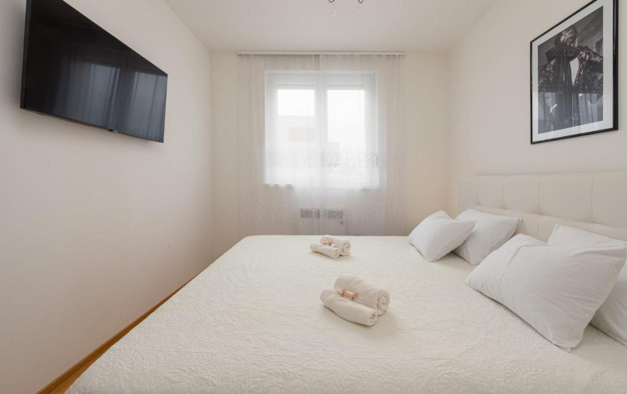 Designer With Garage And Balcony - Apartment Zadar