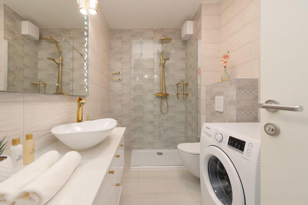 Designer With Garage And Balcony - Apartment Zadar