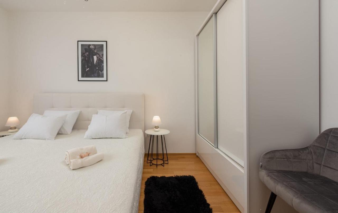 Apartment Designer With Garage And Balcony - Zadar