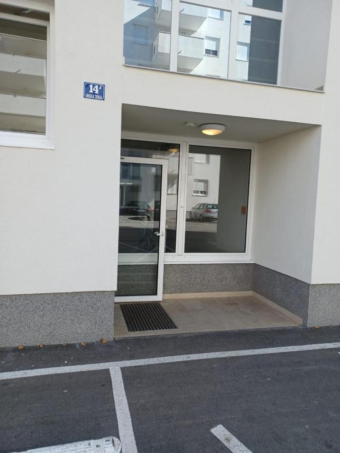 Designer With Garage And Balcony - Apartment Zadar